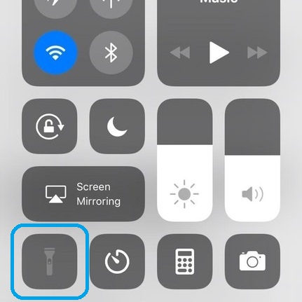 Как исправить серый значок фонарика в Центре управления iPhone
