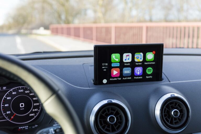 7 обязательных приложений CarPlay для iPhone